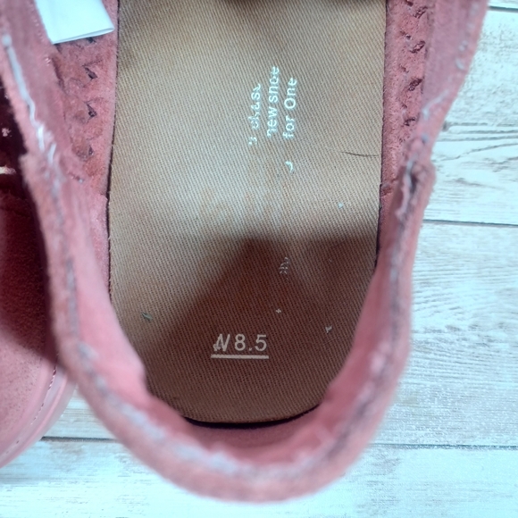 TOMS Suede Low Top Sneakers Mauve Salmon Leather EUC Women's Size 8.5 - Picture 11 of 12